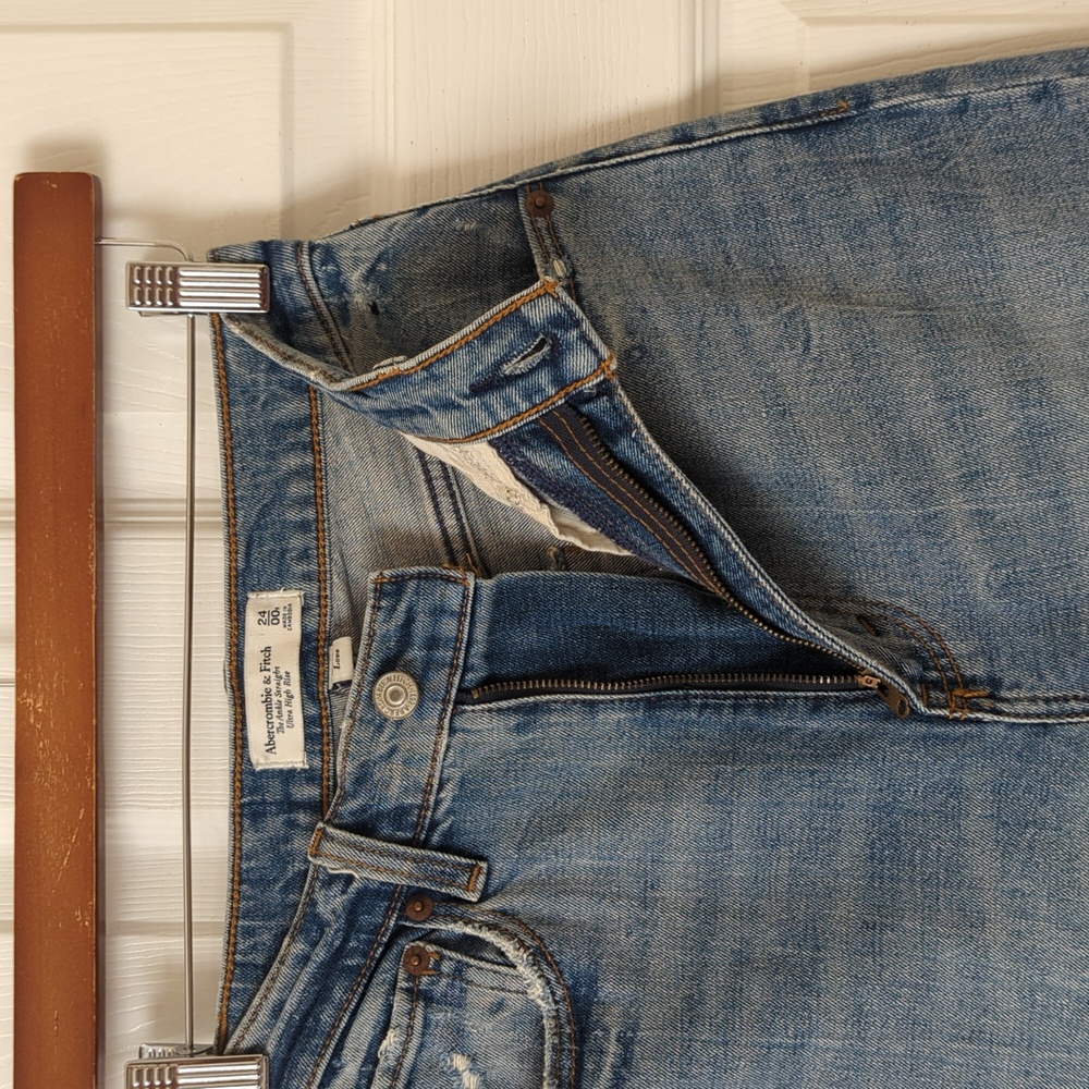 Abercrombie & Fitch Distressed Ankle Straight Ultra High Rise Curve Love Jeans - Picture 8 of 15